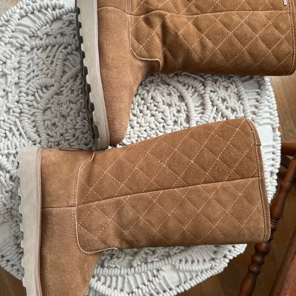 BearPaw quilted, tall  boots size 8 - Picture 6 of 14